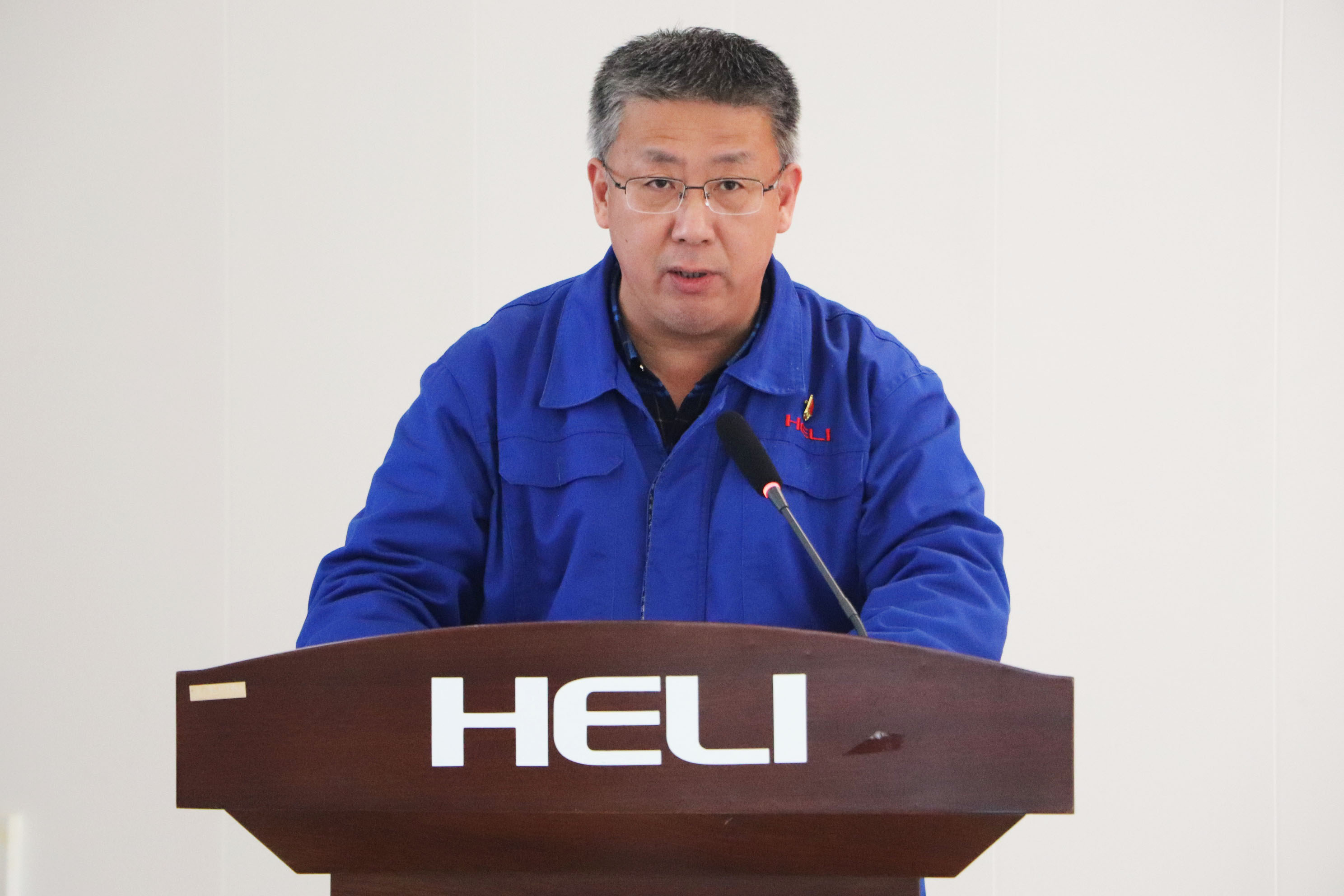 盘锦ca88登录入口官网党委书记、董事长、总经理孙鸿钧作带头讲话02.JPG 盘锦ca88登录入口官网党委书记、董事长、总经理孙鸿钧作带头讲话02.JPG